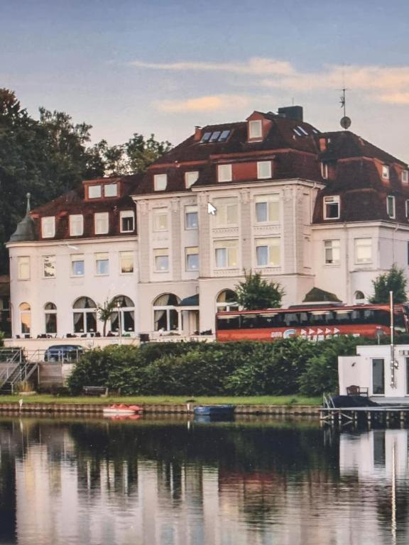 See Schlosshotel Am Kellersee Eutin Bagian luar foto