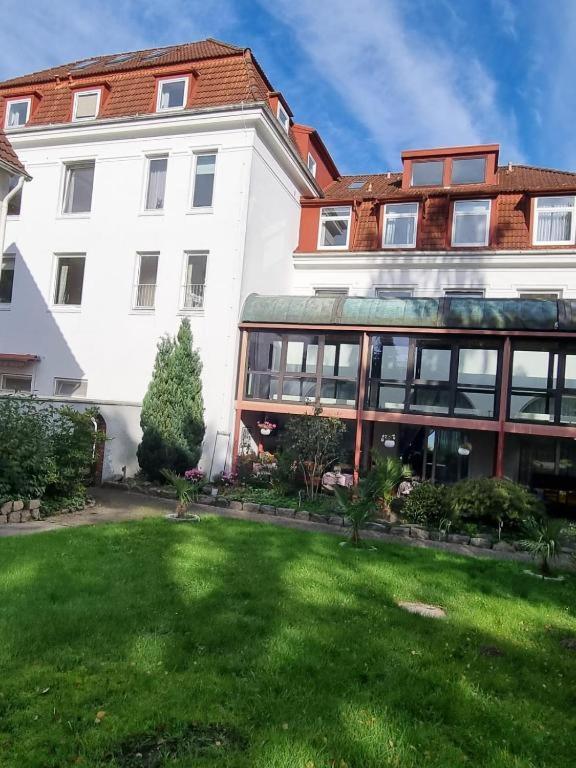 See Schlosshotel Am Kellersee Eutin Bagian luar foto