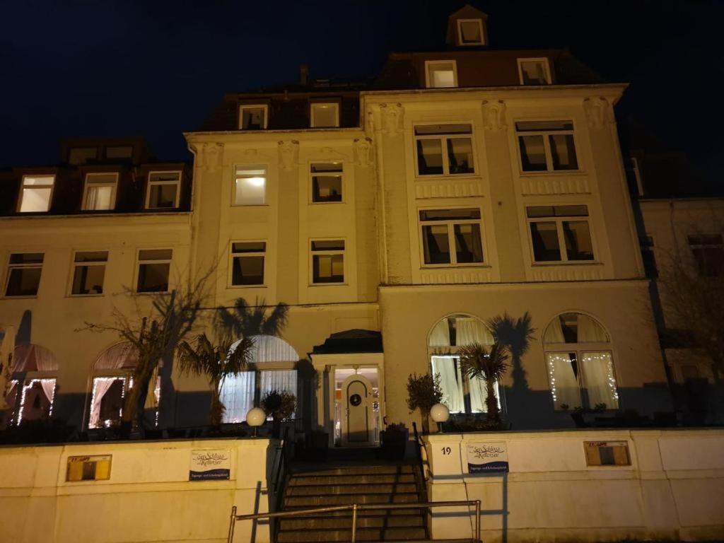See Schlosshotel Am Kellersee Eutin Bagian luar foto